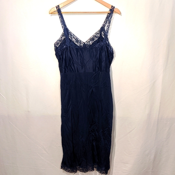 Vintage navy slip with lace details - Picture 3 of 4